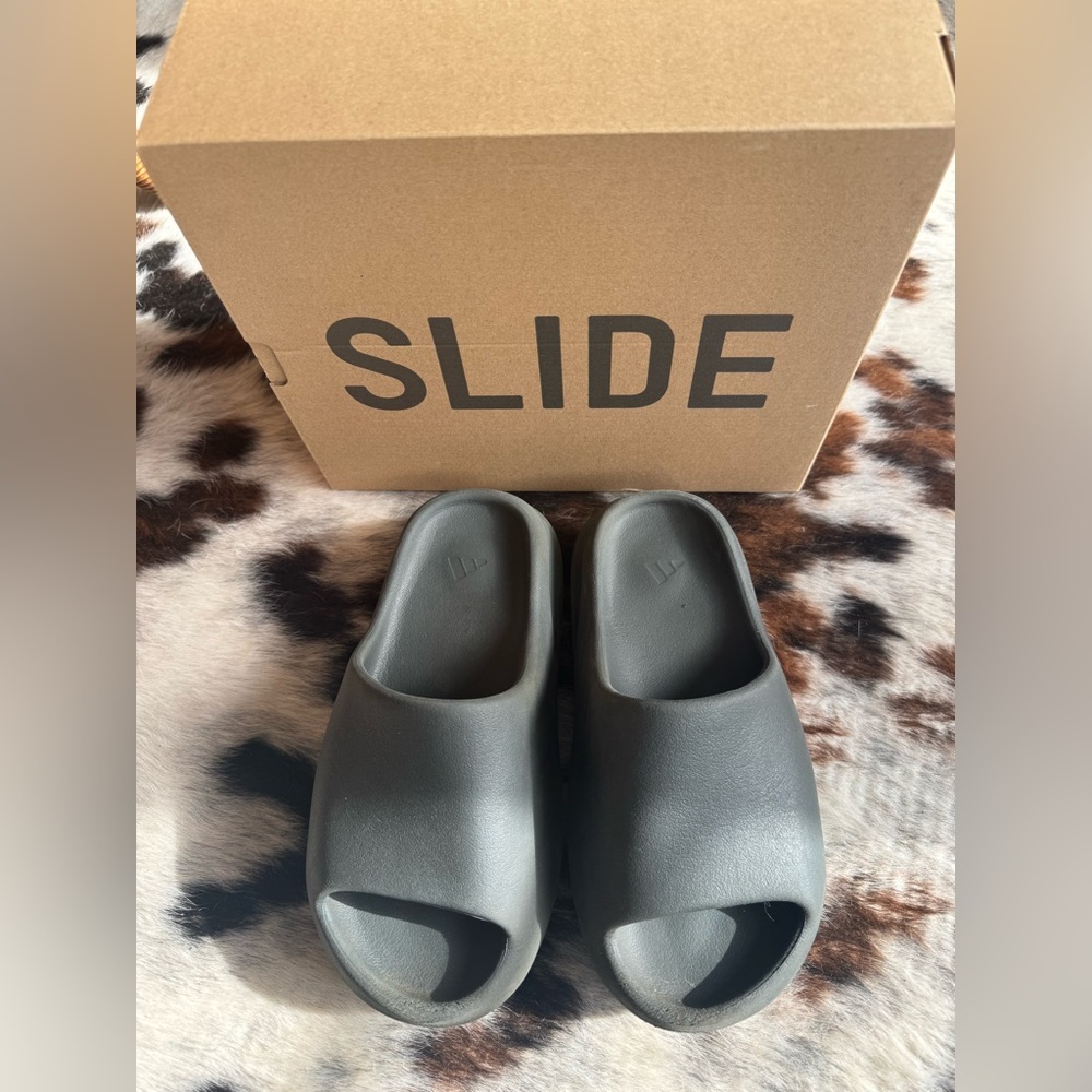 Adidas Yeezy Slides in Dark Onxy Grey - Size 5